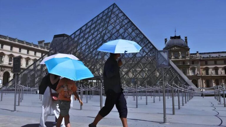 Extreme Heat Sweeps Western Europe